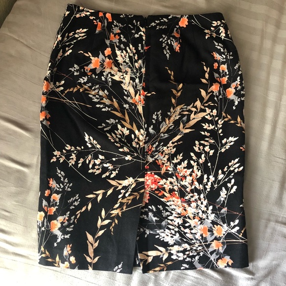 🛑SOLD🛑Floral Pencil Skirt - Picture 6 of 8